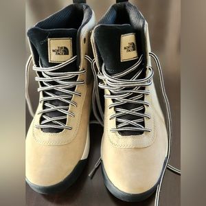 The North Face Men's Larimer Mid Waterproof Shoes size: 12